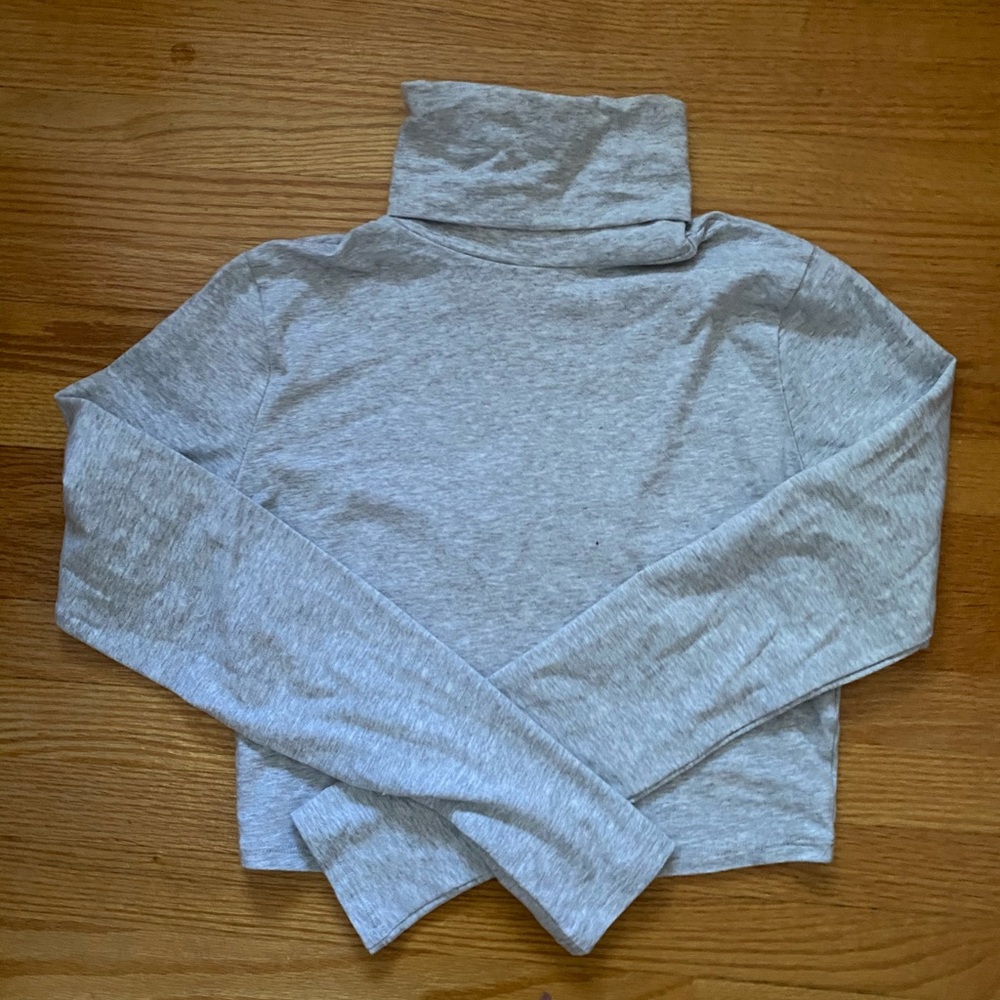 Garage Grey Tuttle neck crop Top